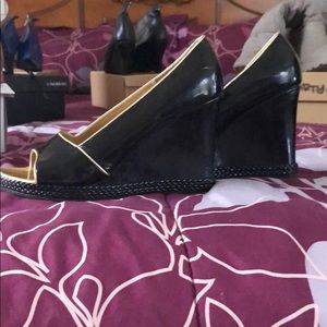Black and gold wedges
